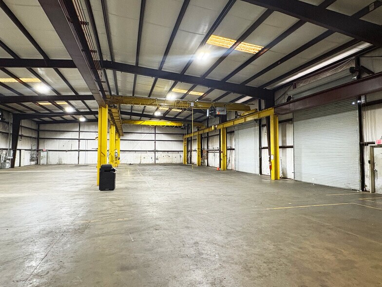 More Photos Of 2038 McAulty Rd, Houston Warehouse For Lease
