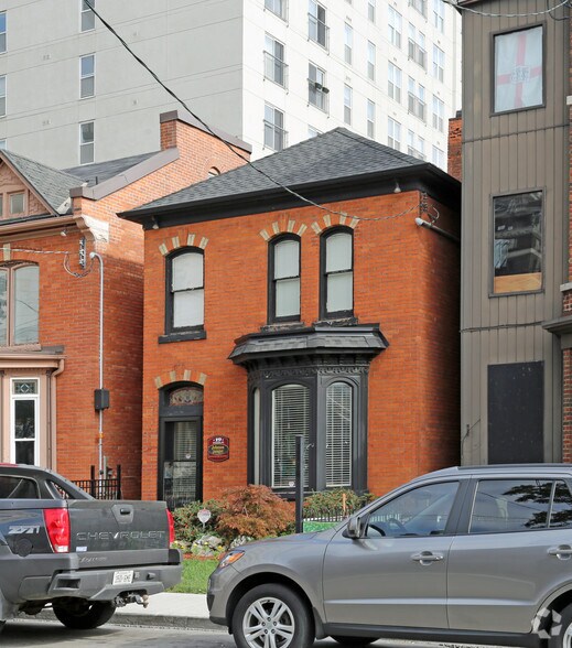 More Photos Of 19 Augusta St, Hamilton Office For Sale