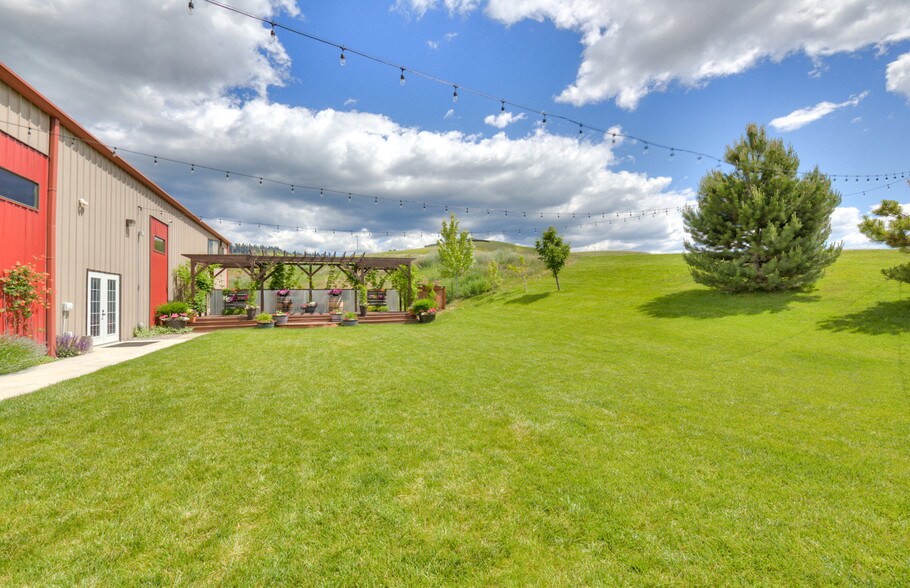 More Photos Of 5646 W Harrier Dr, Missoula Showroom For Sale