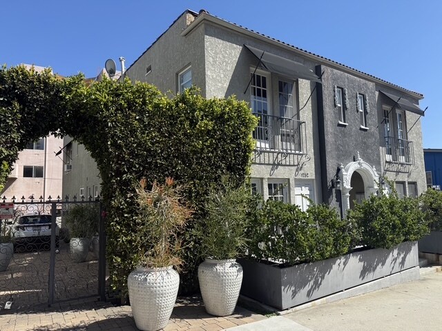 More Photos Of , Los Angeles Multifamily For Sale