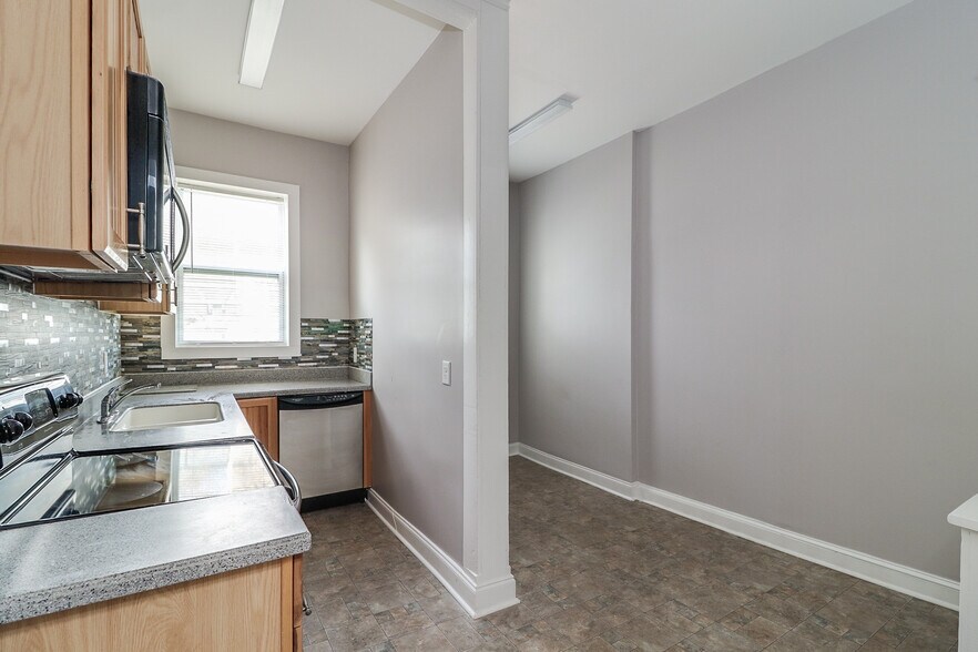 More Photos Of 104 W Candler St, Winder Medical For Sale