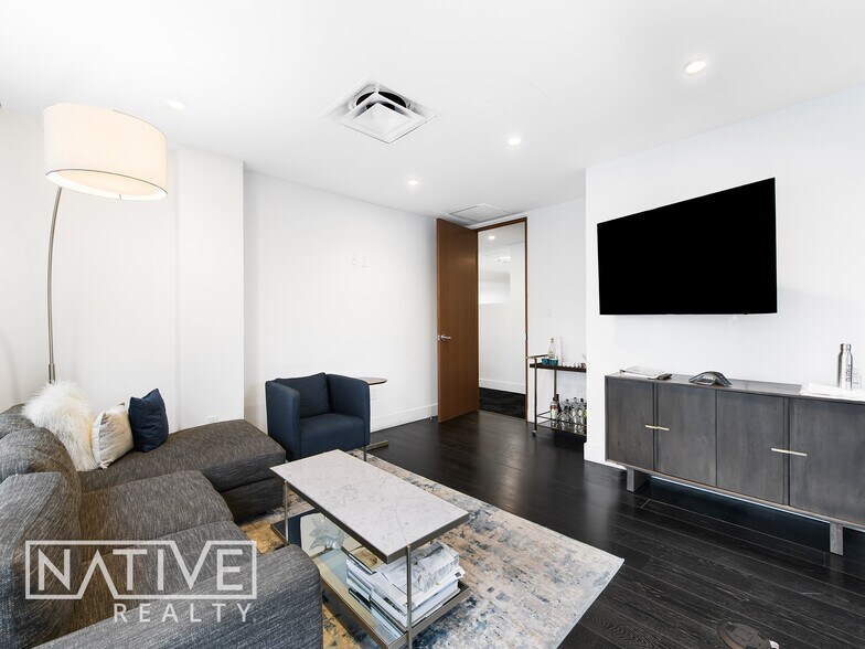 More Photos Of 910 SE 17th St, Fort Lauderdale Office For Lease