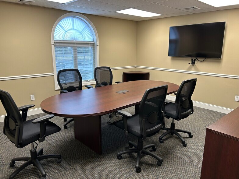 More Photos Of 344 N Main St, Marlborough Office For Sale