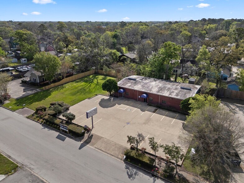 More Photos Of 125 E Galveston St, League City Freestanding For Sale