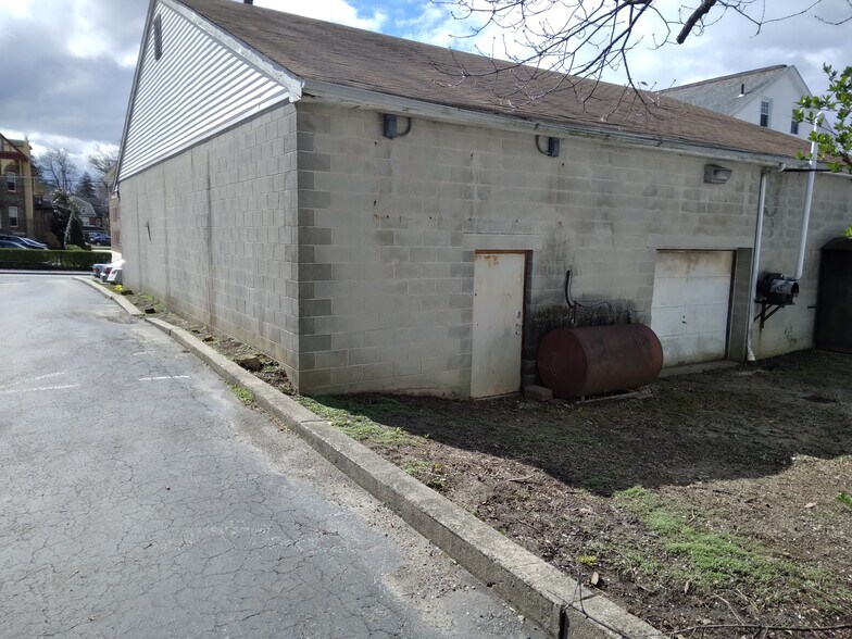 More Photos Of 108 Cricket Ave, Ardmore Auto Repair For Sale