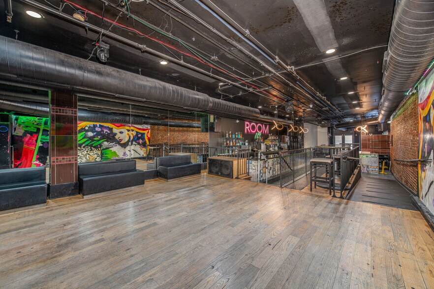 More Photos Of 112 Chestnut St, Philadelphia Storefront Retail Residential For Sale