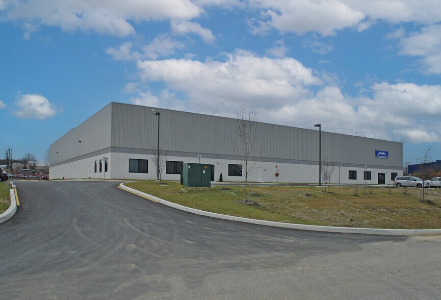 More Photos Of 311 Carroll Dr, New Castle Warehouse For Lease
