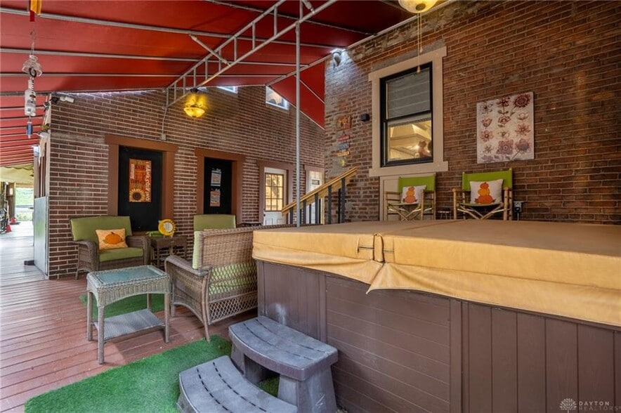 More Photos Of 324 Jones St, Dayton Office For Sale