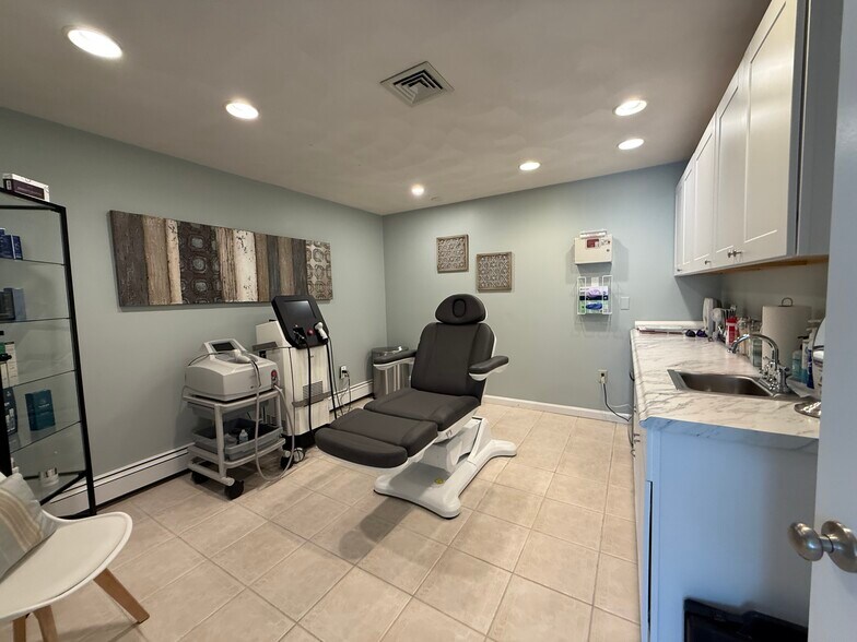 More Photos Of 178 Park St, North Reading Medical For Lease