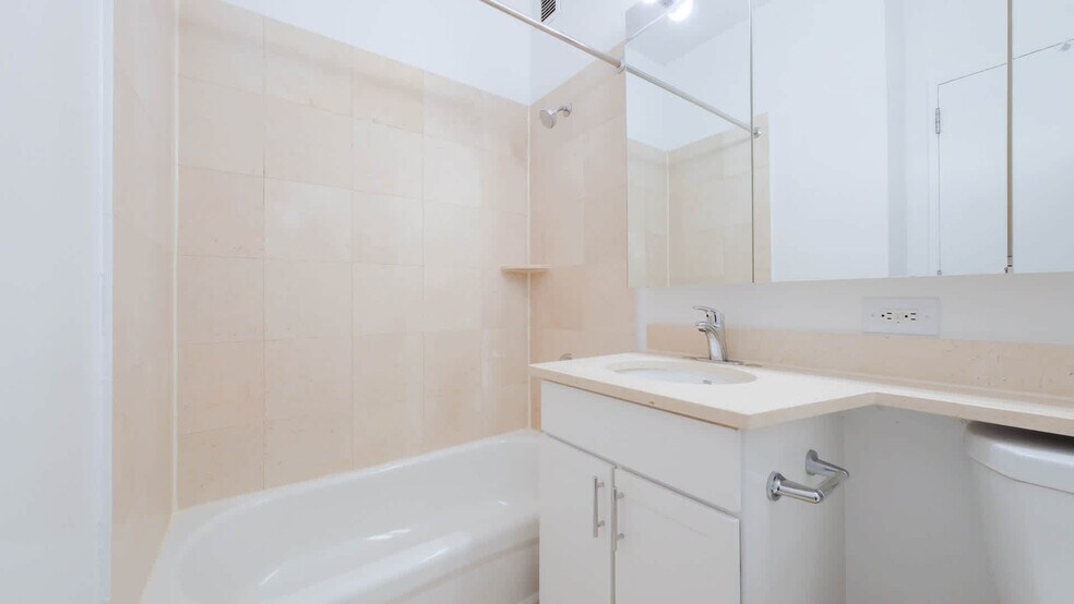 More Photos Of 180-194 Riverside Blvd, New York Apartments For Lease
