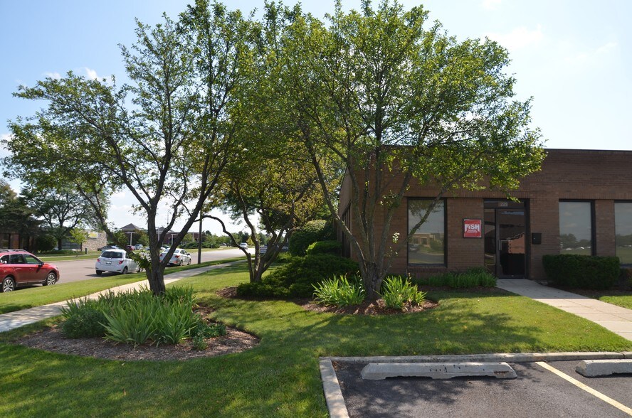 More Photos Of 4255 Westbrook Dr, Aurora Medical For Lease