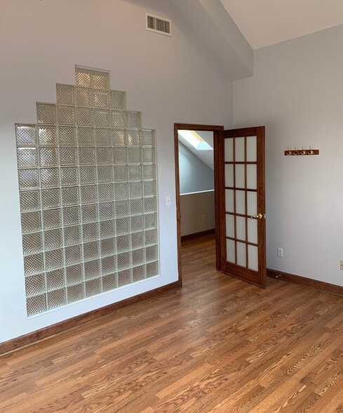 More Photos Of 5-7 Danbury Rd, Wilton Storefront Retail Office For Lease