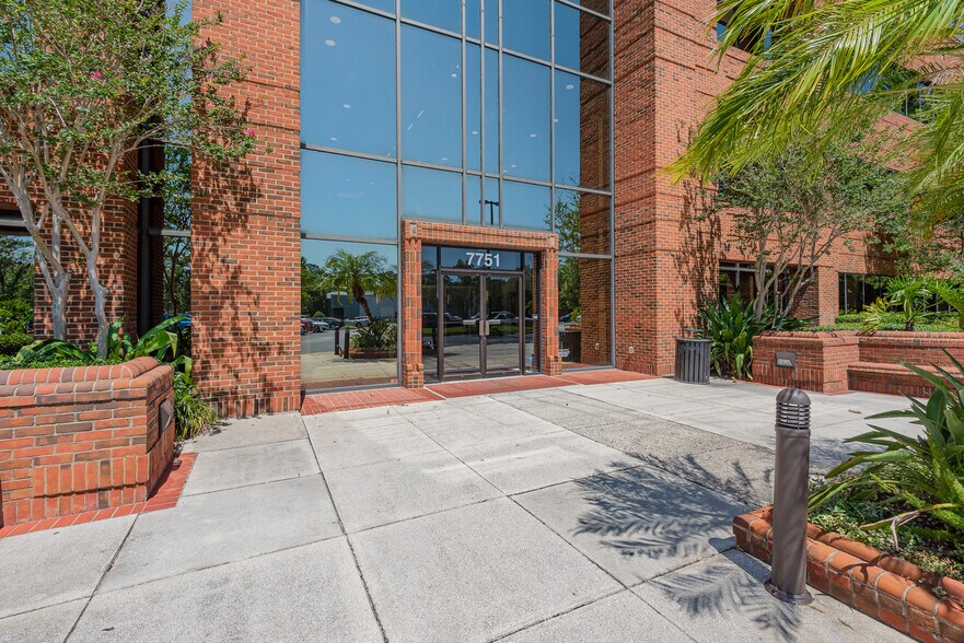 More Photos Of 7751 Belfort Pky, Jacksonville Office For Lease
