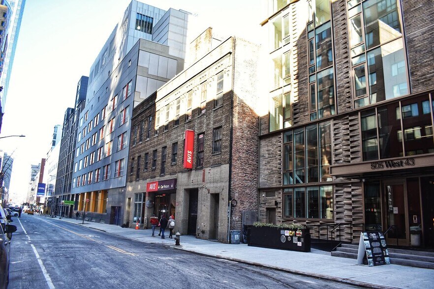 More Photos Of 515 W 43rd St, New York Land For Sale