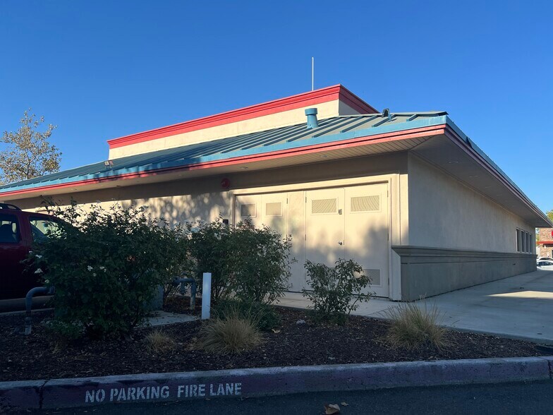 Primary Photo Of 1435 Ary Ln, Dixon Restaurant For Sale