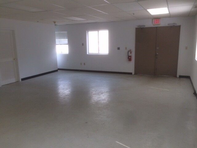 More Photos Of 130 Lenox Ave, Stamford Warehouse For Sale