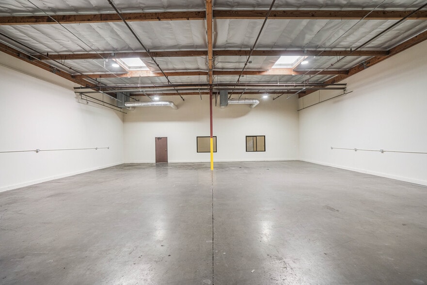 More Photos Of 1891 Goodyear Ave, Ventura Manufacturing For Lease