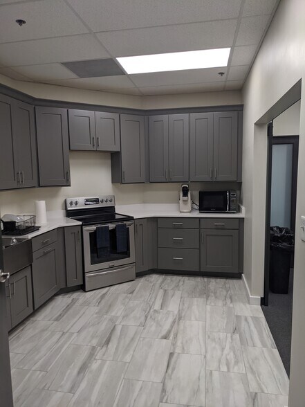 More Photos Of 5905 Johns Rd, Tampa Warehouse For Sale