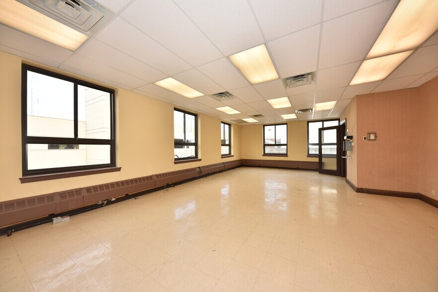 More Photos Of 4001-4015 N Oakland Ave, Milwaukee Apartments For Lease