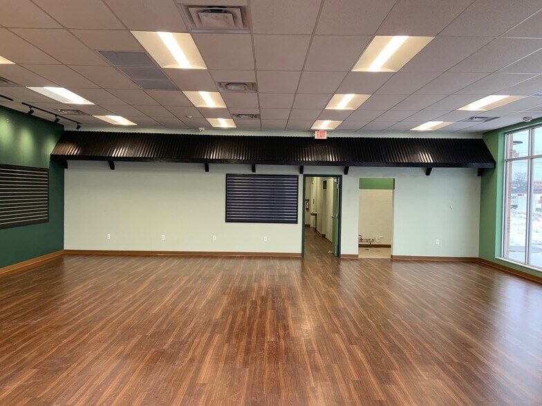 More Photos Of 9228 Highland Rd, White Lake Restaurant For Lease