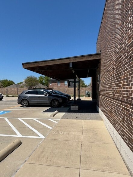 More Photos Of 801 E Debbie Ln, Mansfield Medical For Lease