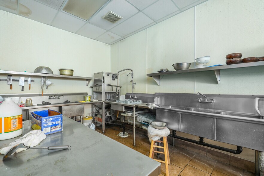 More Photos Of 1137 Walnut St, Red Bluff Restaurant For Sale
