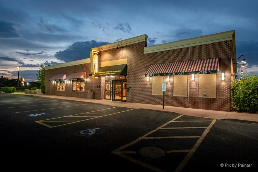 More Photos Of 551 S 8th St, West Dundee Restaurant For Sale