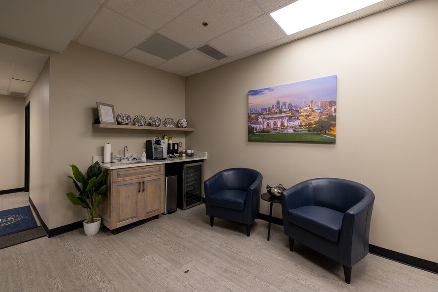 More Photos Of 1804 Swift Ave, North Kansas City Office For Lease