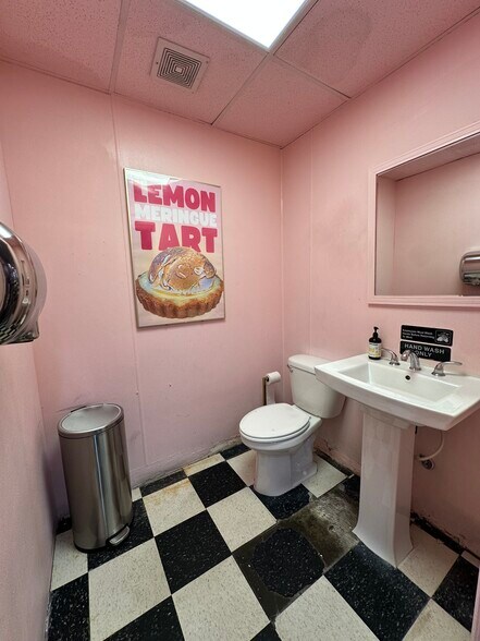 More Photos Of 192 Bleecker St, New York Apartments For Lease