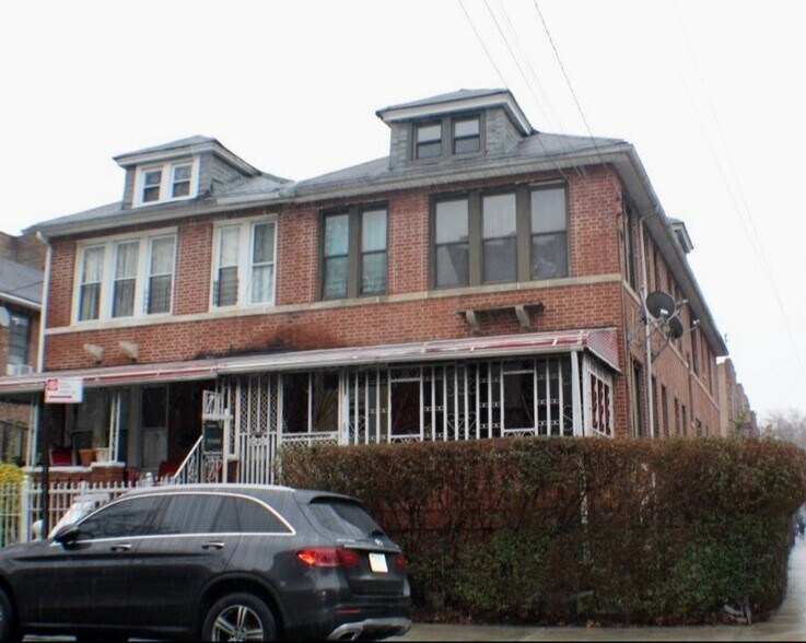 Primary Photo Of 1040 Willmohr St, Brooklyn Apartments For Sale