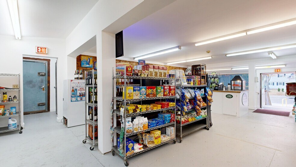 More Photos Of 130 Wardtown Rd, Freeport General Retail For Sale