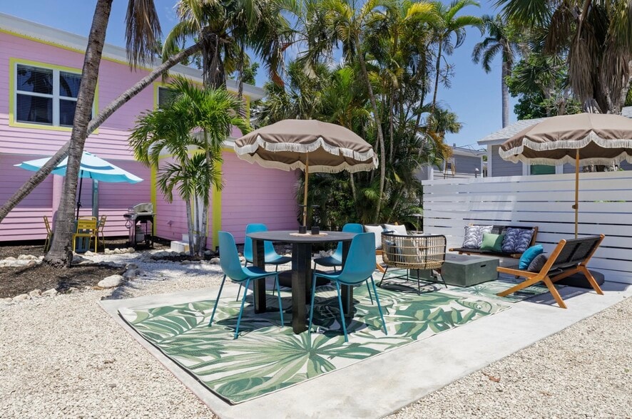 More Photos Of 706 Donax St, Sanibel Hotel For Sale