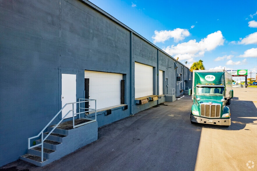 More Photos Of 2717-2729 E Adamo Dr, Tampa Warehouse For Lease