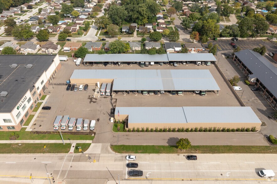 More Photos Of 28900 Schoolcraft Rd, Livonia Self Storage For Sale
