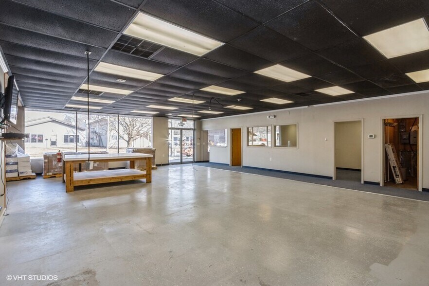 More Photos Of 1207 Highland Ct, Iowa City Showroom For Lease