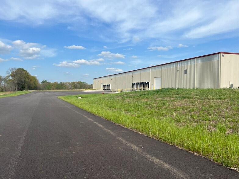 More Photos Of 55 Bagwell Blvd, Scottsville Warehouse For Lease