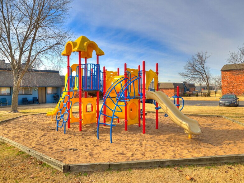 More Photos Of 1311 N Ash Pl, Owasso Apartments For Sale