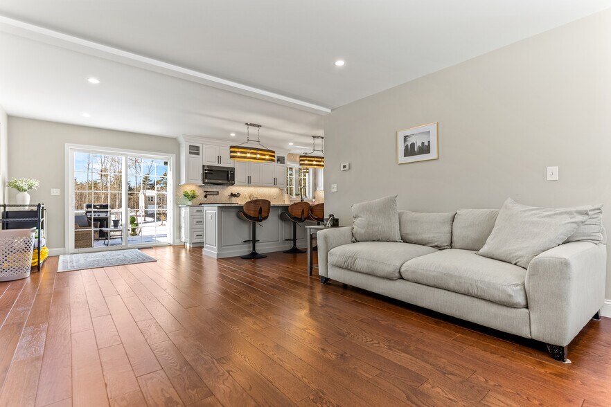 More Photos Of 83 King Rd, Chichester Apartments For Sale