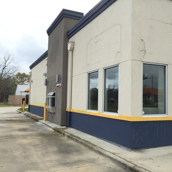More Photos Of 1504 Ruth St, Sulphur Fast Food For Sale