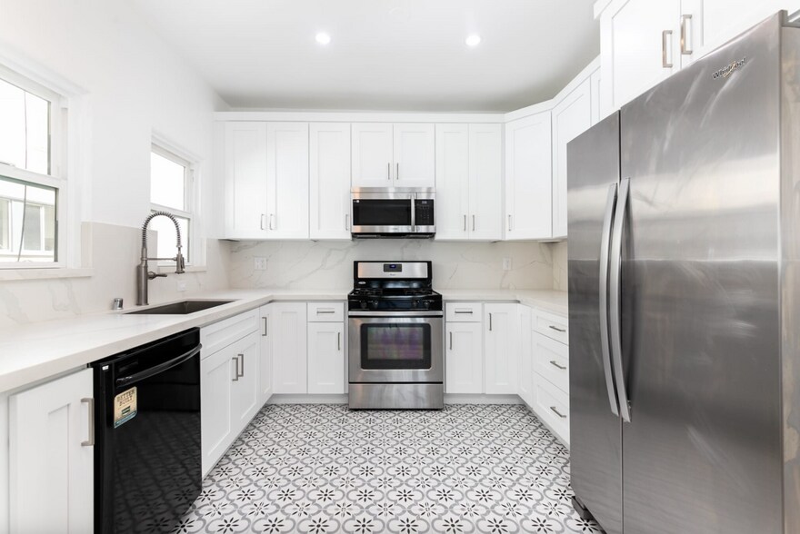 More Photos Of 1032 S Orange Dr, Los Angeles Apartments For Sale