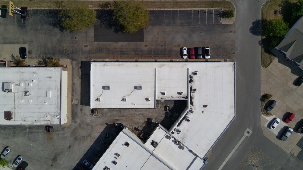 More Photos Of 3245-3247 Court St, Pekin General Retail For Lease