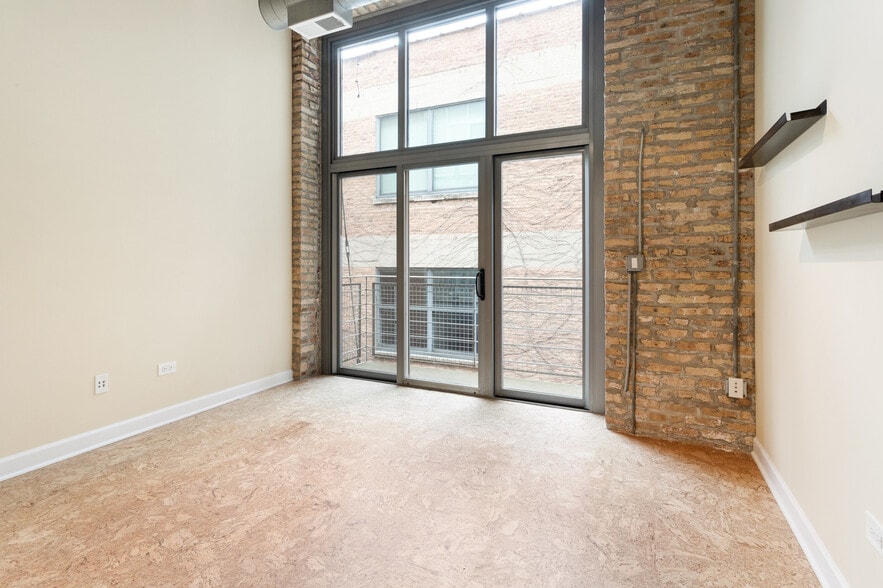 More Photos Of 824 W Superior St, Chicago Office Residential For Sale