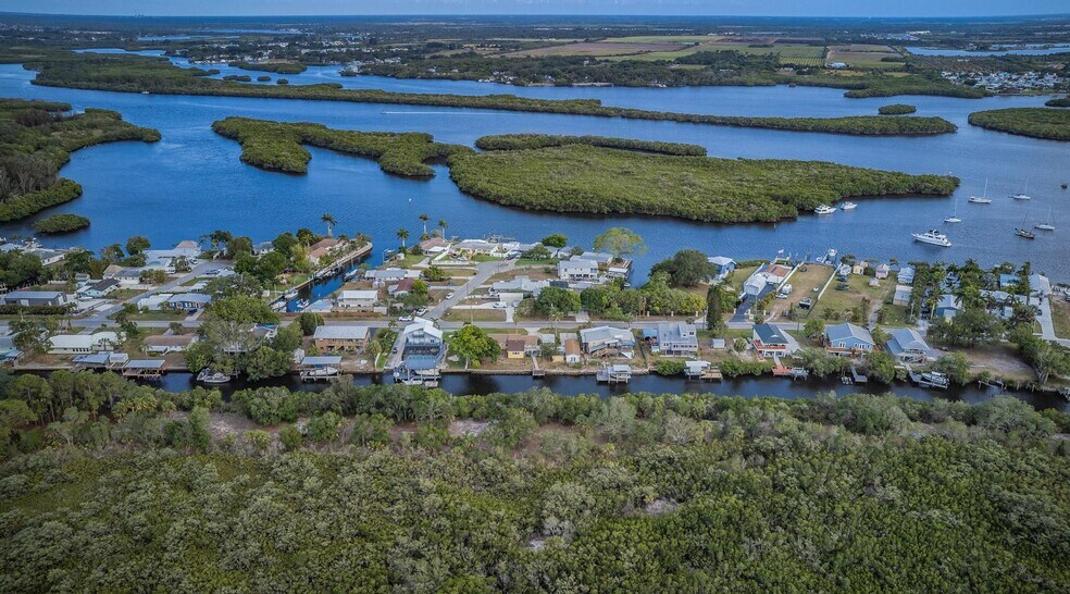 More Photos Of 3225 W Shell Point Rd, Ruskin Apartments For Sale