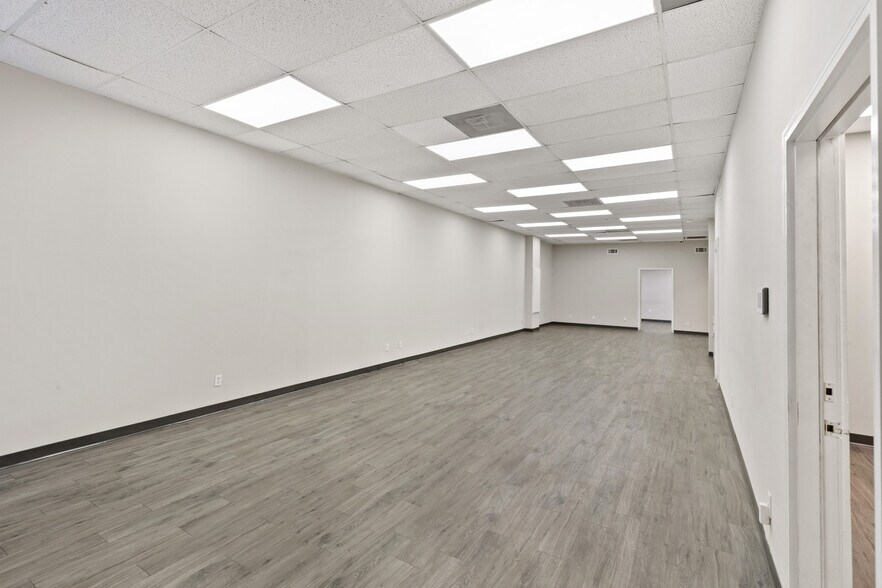 More Photos Of 3109 Garden Brook Dr, Farmers Branch Warehouse For Sale