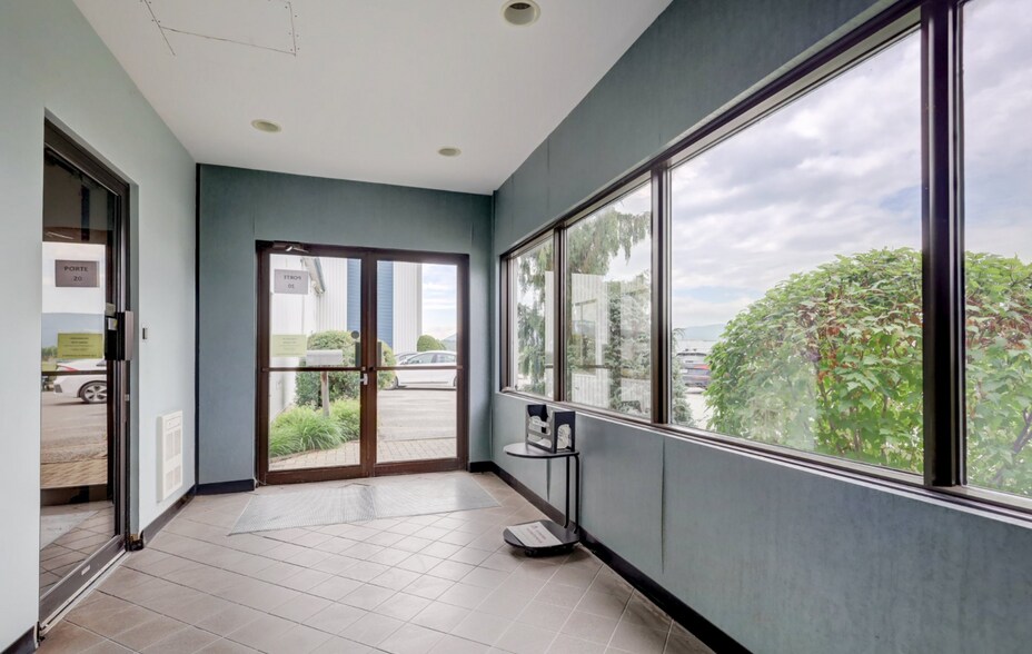 More Photos Of 299 Rue Chaput, Saint-pie Manufacturing For Sale