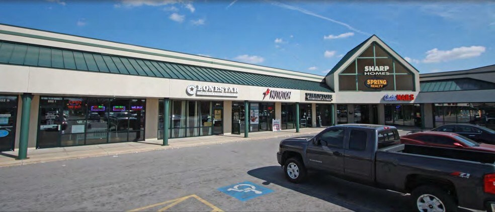 More Photos Of 852 Sharp Dr, Shorewood Unknown For Lease