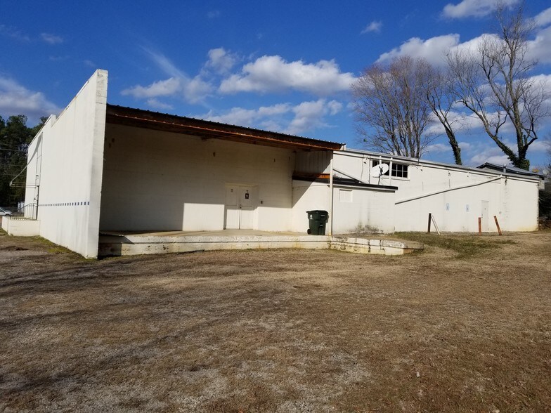 More Photos Of 802 E Nash St, Spring Hope Flex For Lease