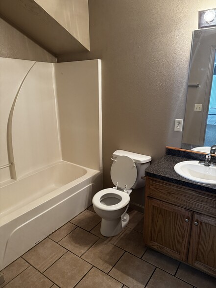 More Photos Of 1325 S Lillian Ave, Bolivar Apartments For Sale