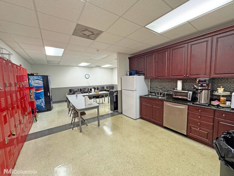 More Photos Of 1261 1st St S, Columbia Light Distribution For Sale