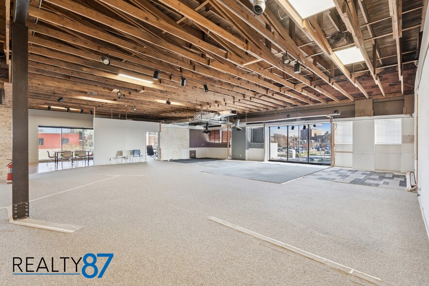 More Photos Of 724 3rd Ave SE, Cedar Rapids Freestanding For Lease